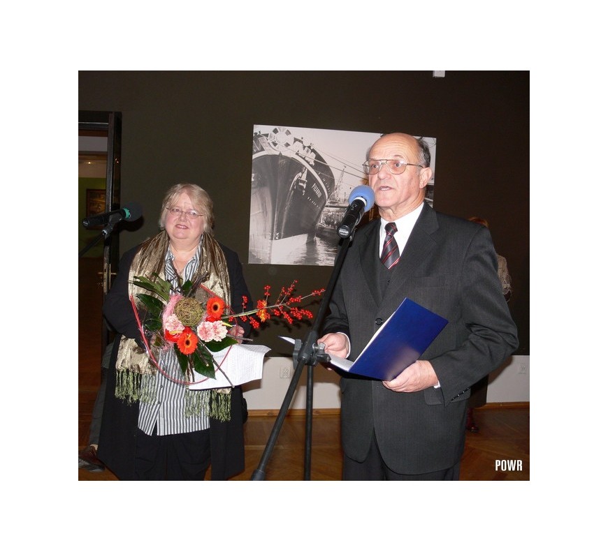 Dyrektor CMM dr Jerzy Litwin i Frances Mary Oborski otwierają wystawę.